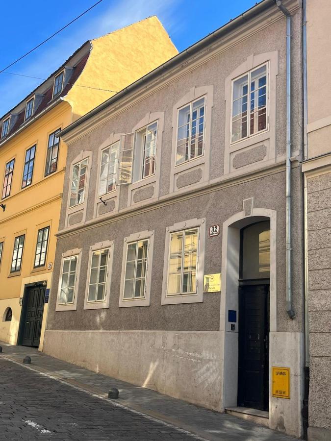 Art / Peaceful / Historical City Center Apartment Zagreb Eksteriør bilde